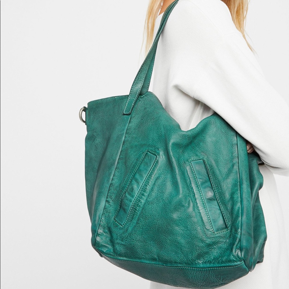 🎉HP🎉 Free People Lucca Washed Leather Tote